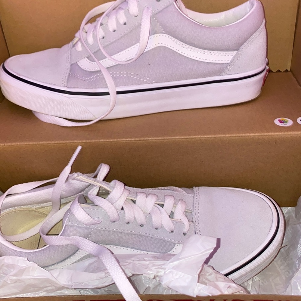 Light grey tie vans